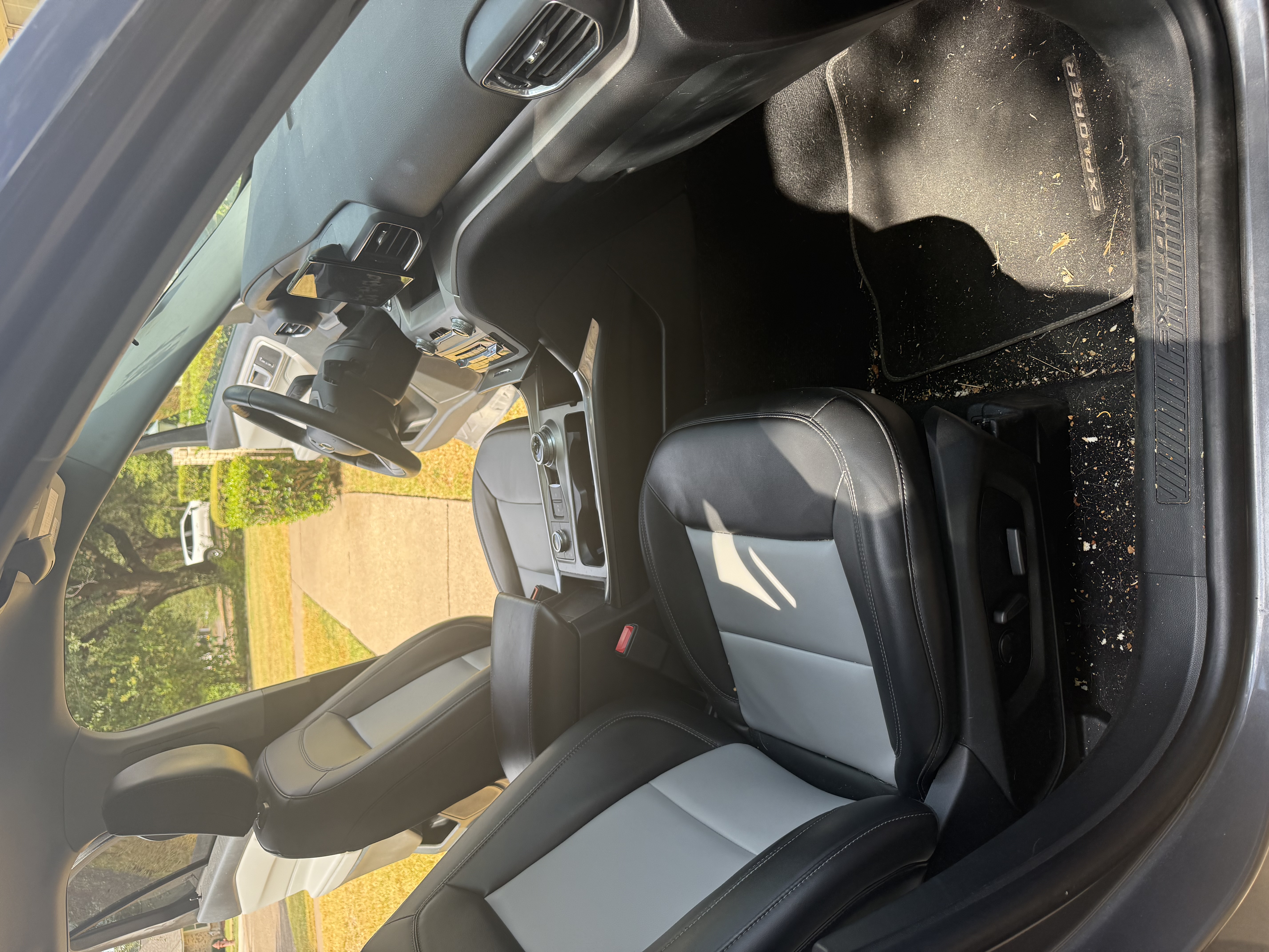 Ford Explorer — passenger side before detail